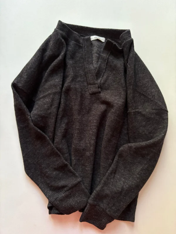 Sweatshirt Crewneck By Cherish In Black, Size: L Vacation