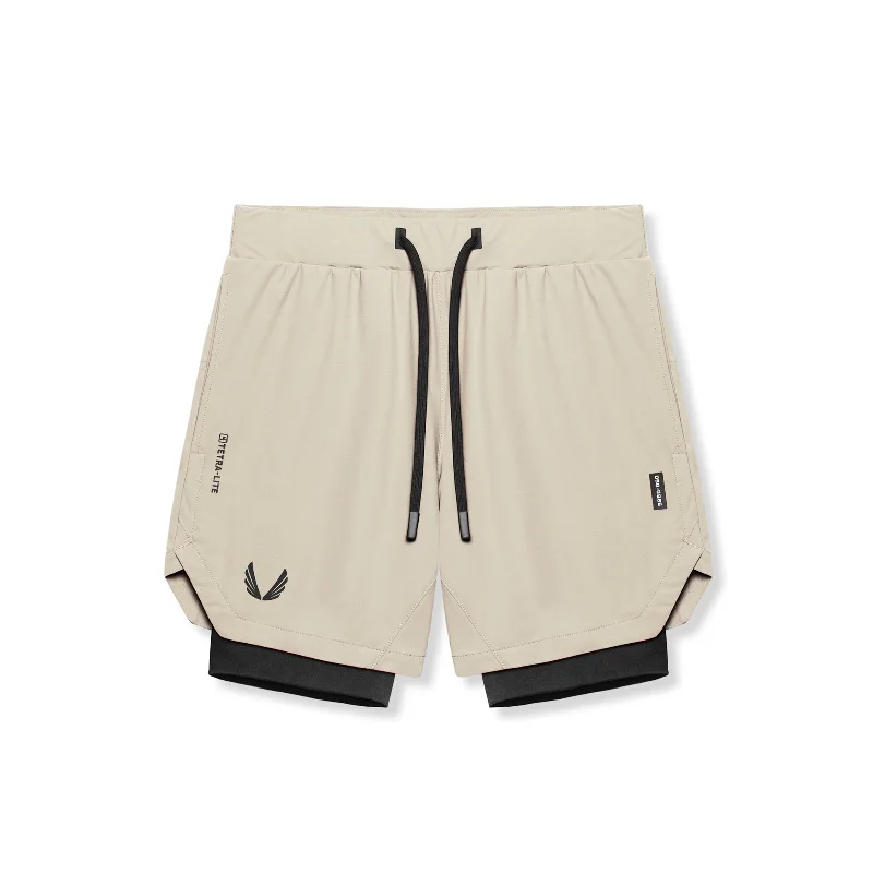 0866. Tetra-Lite® 7" Liner Short - Sand Smoke "Wings"/Black Artistic Men's Hand