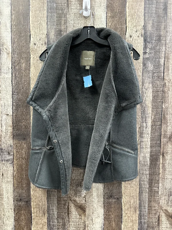 Vest Faux Fur & Sherpa By Maurices In Grey, Size: M Relaxed Men's Beach