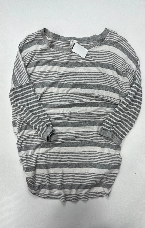 Top Long Sleeve By Three Seasons Maternity  Size: M Classic Men's Pin